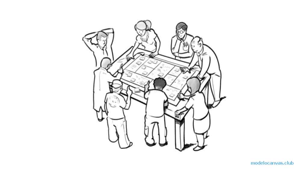 Debate en grupo sobre el modelo de negocio